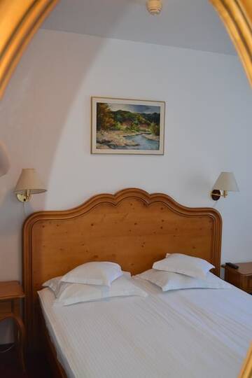 Фото номера Двухместный номер с 1 кроватью Отель Hotel Meteor Cluj г. Клуж-Напока 9