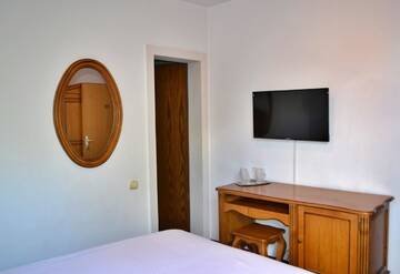 Фото номера Двухместный номер с 1 кроватью Отель Hotel Meteor Cluj г. Клуж-Напока 6