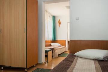 Фото номера Трехместный номер Отель Hotel Beta г. Клуж-Напока 4