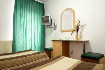 Фото номера Двухместный номер с 2 отдельными кроватями Отель Hotel Beta г. Клуж-Напока 9