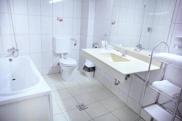 Фото номера Двухместный номер Делюкс с 1 кроватью Отель Hotel Hanul Fullton г. Клуж-Напока 18