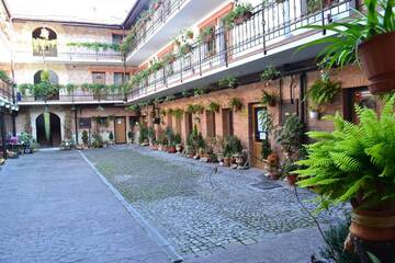 Фото Отель Hotel Hanul Fullton г. Клуж-Напока 1