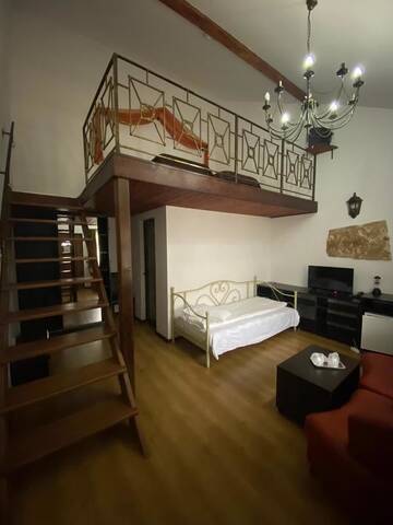 Фото номера Трехместный номер - Двухуровневый Отель Hotel Hanul Fullton г. Клуж-Напока 3
