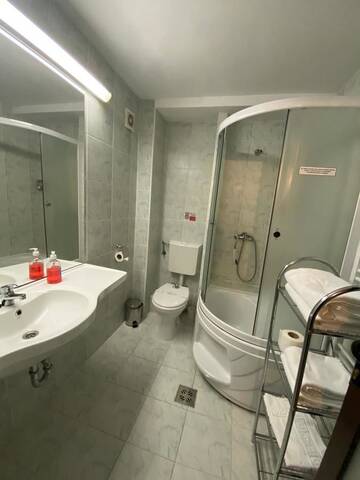 Фото номера Стандартный двухместный номер с 1 кроватью Отель Hotel Hanul Fullton г. Клуж-Напока 2
