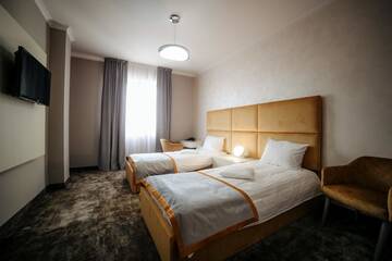 Фото номера Двухместный номер с 2 отдельными кроватями Отель Royal Classic Hotel г. Клуж-Напока 2