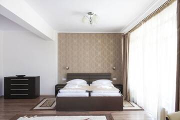 Фото номера Двухместный номер Делюкс с 1 кроватью и балконом Отель Hotel Rao г. Клуж-Напока 5