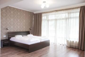 Фото номера Люкс с 1 спальней с двуспальной кроватью Отель Hotel Rao г. Клуж-Напока 6