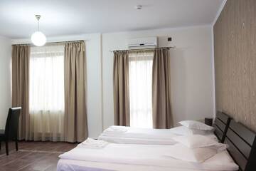 Фото номера Двухместный номер Делюкс с 2 отдельными кроватями Отель Hotel Rao г. Клуж-Напока 4