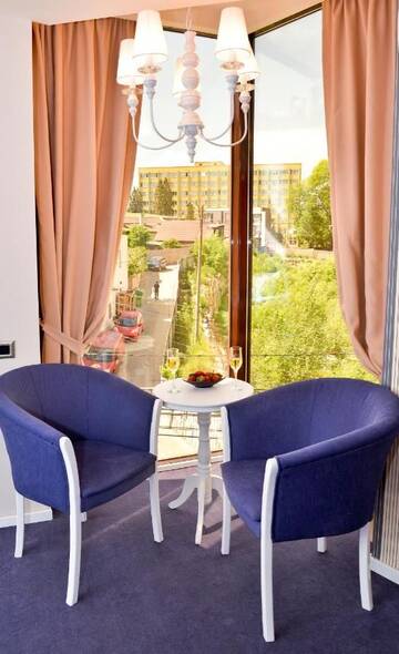 Фото номера Двухместный номер Делюкс с 1 кроватью Отель Hotel Capitolina City Chic г. Клуж-Напока 11