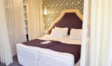 Фото номера Двухместный номер Делюкс с 1 кроватью Отель Hotel Capitolina City Chic г. Клуж-Напока 9