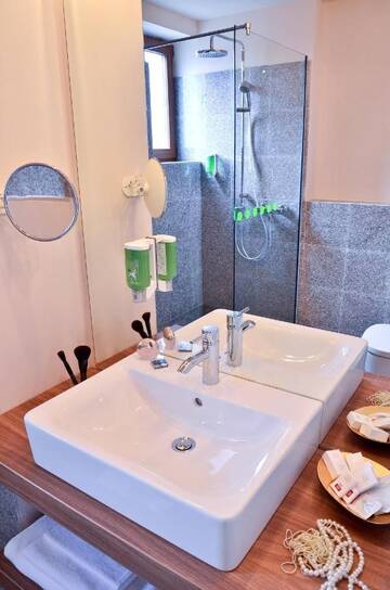 Фото номера Стандартный одноместный номер Отель Hotel Capitolina City Chic г. Клуж-Напока 2