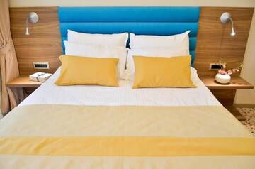 Фото номера Стандартный одноместный номер Отель Hotel Capitolina City Chic г. Клуж-Напока 4