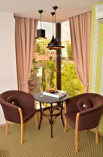 Фото номера Двухместный номер Делюкс с 1 кроватью Отель Hotel Capitolina City Chic г. Клуж-Напока 10