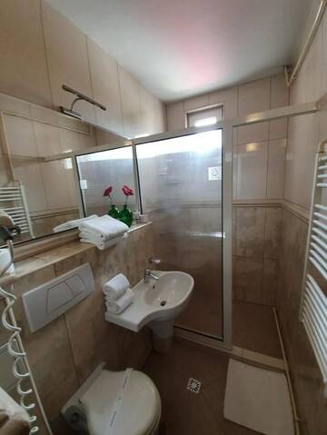Фото номера Стандартный двухместный номер с 1 кроватью Отель Atrium Boutique Hotel Cluj City Center г. Клуж-Напока 18