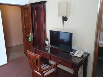 Фото номера Стандартный двухместный номер с 1 кроватью Отель Atrium Boutique Hotel Cluj City Center г. Клуж-Напока 6