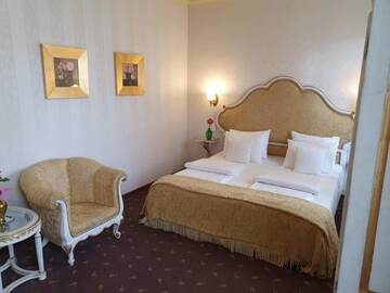 Фото номера Номер Делюкс с кроватью размера «king-size» Отель Atrium Boutique Hotel Cluj City Center г. Клуж-Напока 4