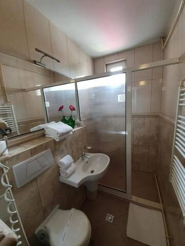 Фото номера Стандартный двухместный номер с 1 кроватью Отель Atrium Boutique Hotel Cluj City Center г. Клуж-Напока 9