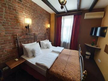 Фото номера Стандартный двухместный номер с 1 кроватью Отель Atrium Boutique Hotel Cluj City Center г. Клуж-Напока 10