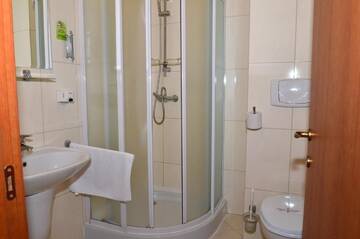 Фото номера Двухместный номер с 1 кроватью или 2 отдельными кроватями Отель Seven Hotel г. Клуж-Напока 26