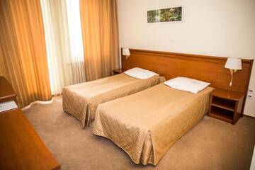 Фото номера Двухместный номер с 1 кроватью или 2 отдельными кроватями Отель Seven Hotel г. Клуж-Напока 23