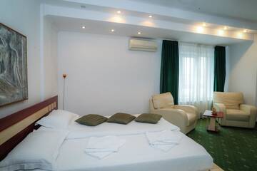 Фото номера Люкс с 1 спальней Отель Hotel Pami г. Клуж-Напока 6