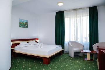 Фото номера Двухместный номер с 1 кроватью или 2 отдельными кроватями Отель Hotel Pami г. Клуж-Напока 11