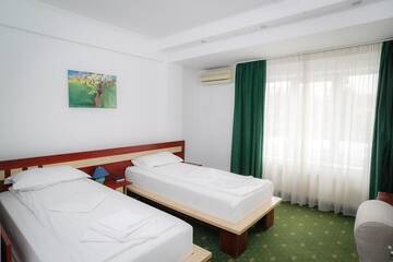 Фото номера Двухместный номер с 1 кроватью или 2 отдельными кроватями Отель Hotel Pami г. Клуж-Напока 6