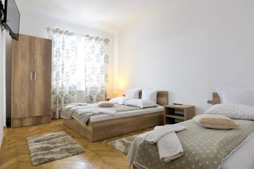 Фото номера Трехместный номер Загородные дома Pension Verona Centru г. Клуж-Напока 4
