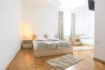 Фото номера Трехместный номер Загородные дома Pension Verona Centru г. Клуж-Напока 2