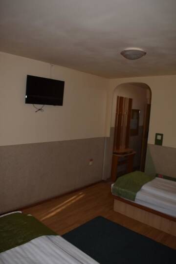 Фото номера Двухместный номер с 2 отдельными кроватями Отель Hotel Zimbru г. Клуж-Напока 4
