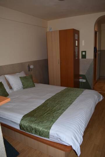Фото номера Двухместный номер с 1 кроватью Отель Hotel Zimbru г. Клуж-Напока 3