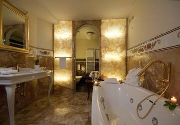 Фото номера Полулюкс Отель Grand Hotel Italia г. Клуж-Напока 3