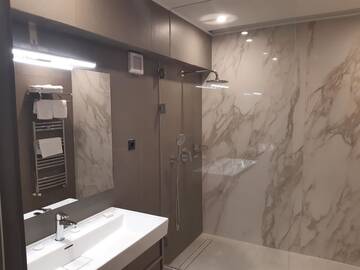Фото номера Двухместный номер с 2 отдельными кроватями Отель Univers T Hotel г. Клуж-Напока 6