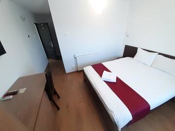 Фото номера Стандартный двухместный номер с 1 кроватью Гостевой дом Pension Cluj г. Клуж-Напока 6