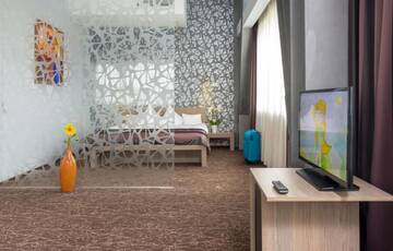 Фото номера Полулюкс Отель West City Hotel г. Клуж-Напока 3