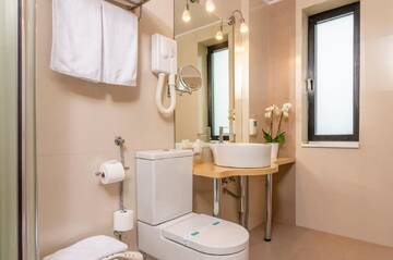 Фото номера Двухместный номер с 1 кроватью Отель West City Hotel г. Клуж-Напока 12
