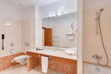 Фото номера Представительский двухместный номер с 1 кроватью Отель Hotel Opera Plaza г. Клуж-Напока 4