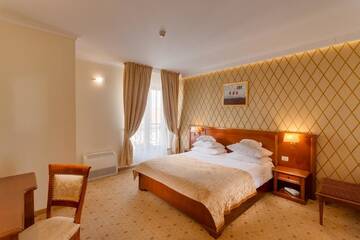 Фото номера Улучшенный люкс Отель Hotel Opera Plaza г. Клуж-Напока 3