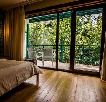 Фото номера Улучшенный двухместный номер с 1 кроватью и балконом Отель Hotel Sunny Hill г. Клуж-Напока 8