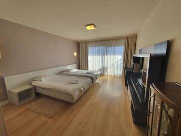 Фото номера Полулюкс Отель Hotel Sunny Hill г. Клуж-Напока 3