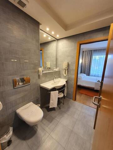Фото номера Полулюкс Отель Hotel Sunny Hill г. Клуж-Напока 4