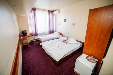 Фото номера Трехместный номер Отель Hotel Olimp г. Клуж-Напока 4