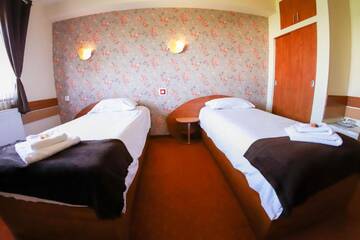 Фото номера Двухместный номер с 2 отдельными кроватями Отель Hotel Olimp г. Клуж-Напока 4