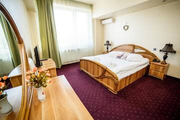 Фото номера Двухместный номер Делюкс с 1 кроватью Отель Hotel Olimp г. Клуж-Напока 14
