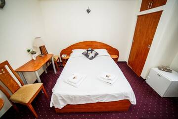 Фото номера Двухместный номер с основными удобствами и 1 кроватью Отель Hotel Olimp г. Клуж-Напока 2
