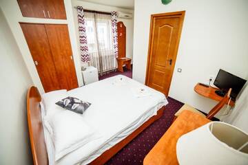 Фото номера Двухместный номер с основными удобствами и 1 кроватью Отель Hotel Olimp г. Клуж-Напока 3
