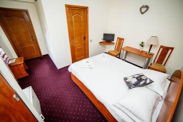Фото номера Двухместный номер с основными удобствами и 1 кроватью Отель Hotel Olimp г. Клуж-Напока 4