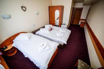 Фото номера Трехместный номер Отель Hotel Olimp г. Клуж-Напока 3
